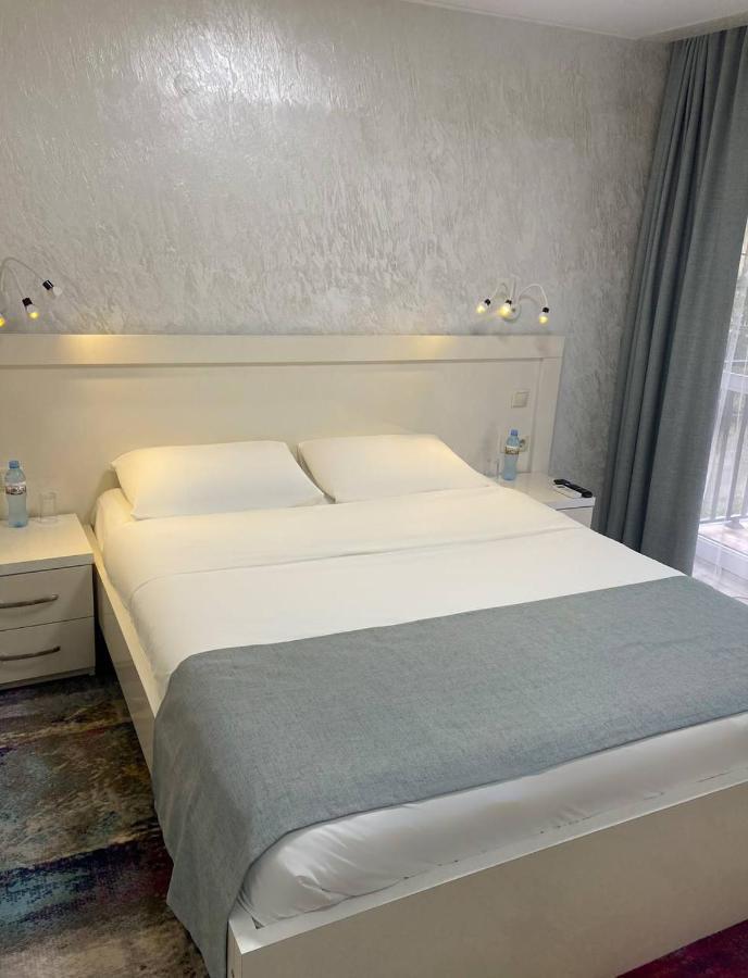 Hotel Sonata Батуми Экстерьер фото