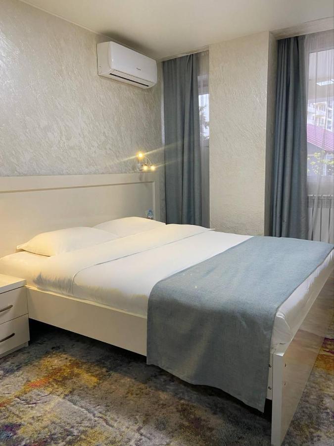 Hotel Sonata Батуми Экстерьер фото