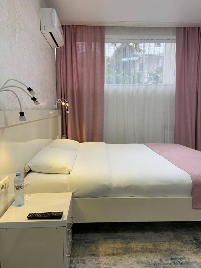 Hotel Sonata Батуми Экстерьер фото