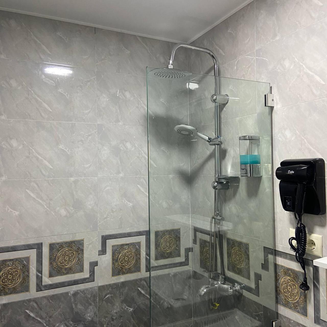 Hotel Sonata Батуми Экстерьер фото